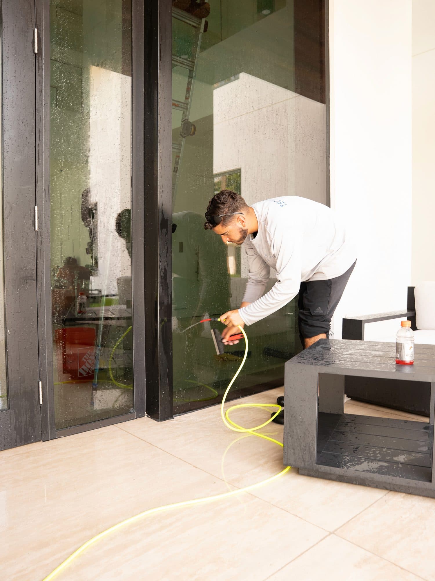 Top 5 Signs Your Commercial Building Needs Professional Window Cleaning