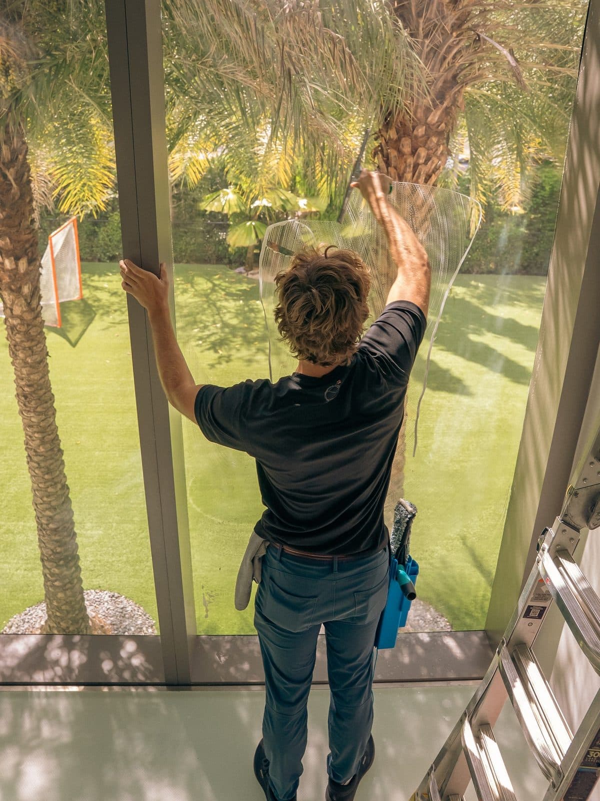 Fresh Frames pro cleaning exterior house windows in Florida